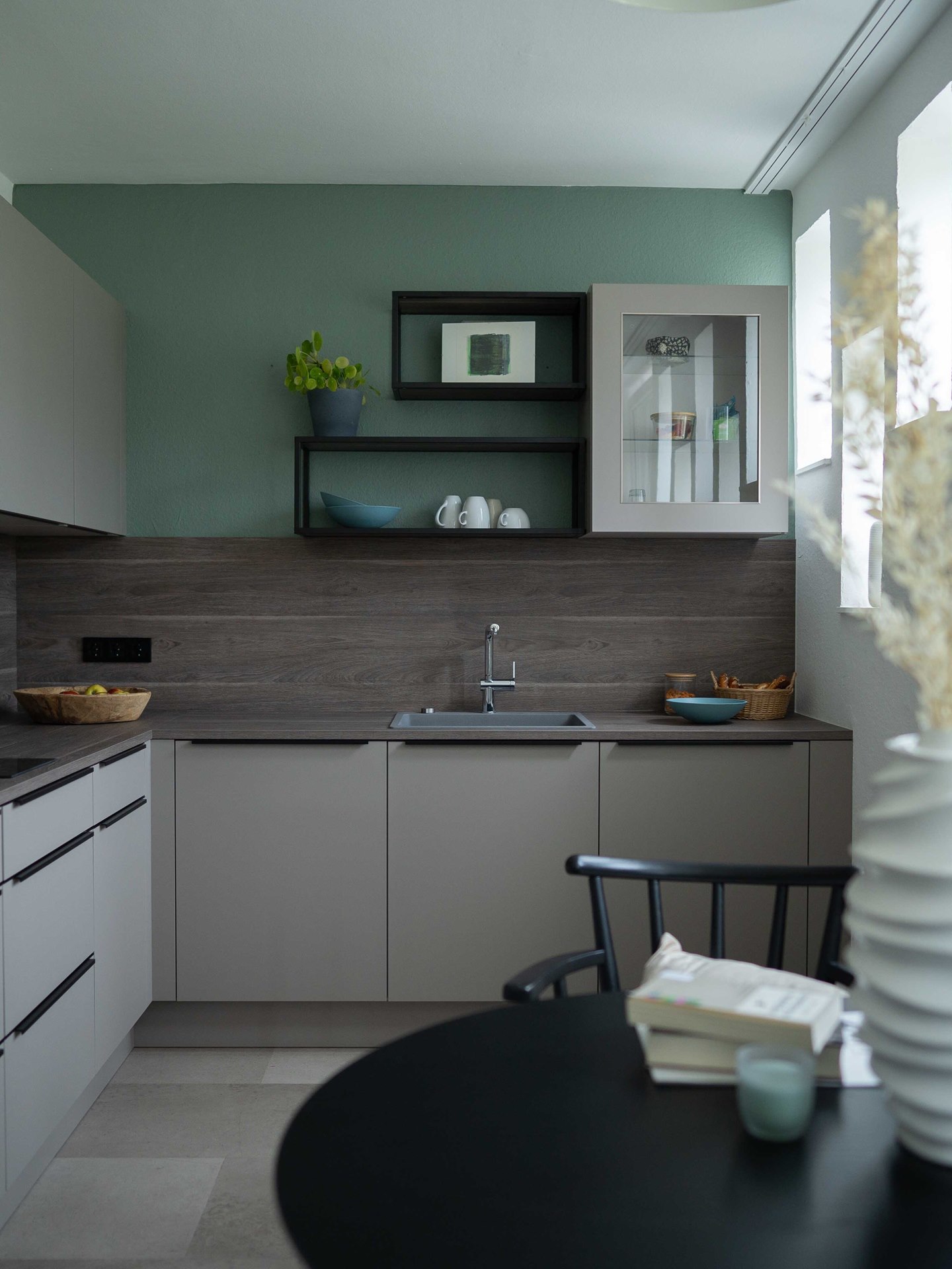 Social responsibility in focus: Nolte Küchen donates a new kitchen to the Stuttgart Crisis Helpline