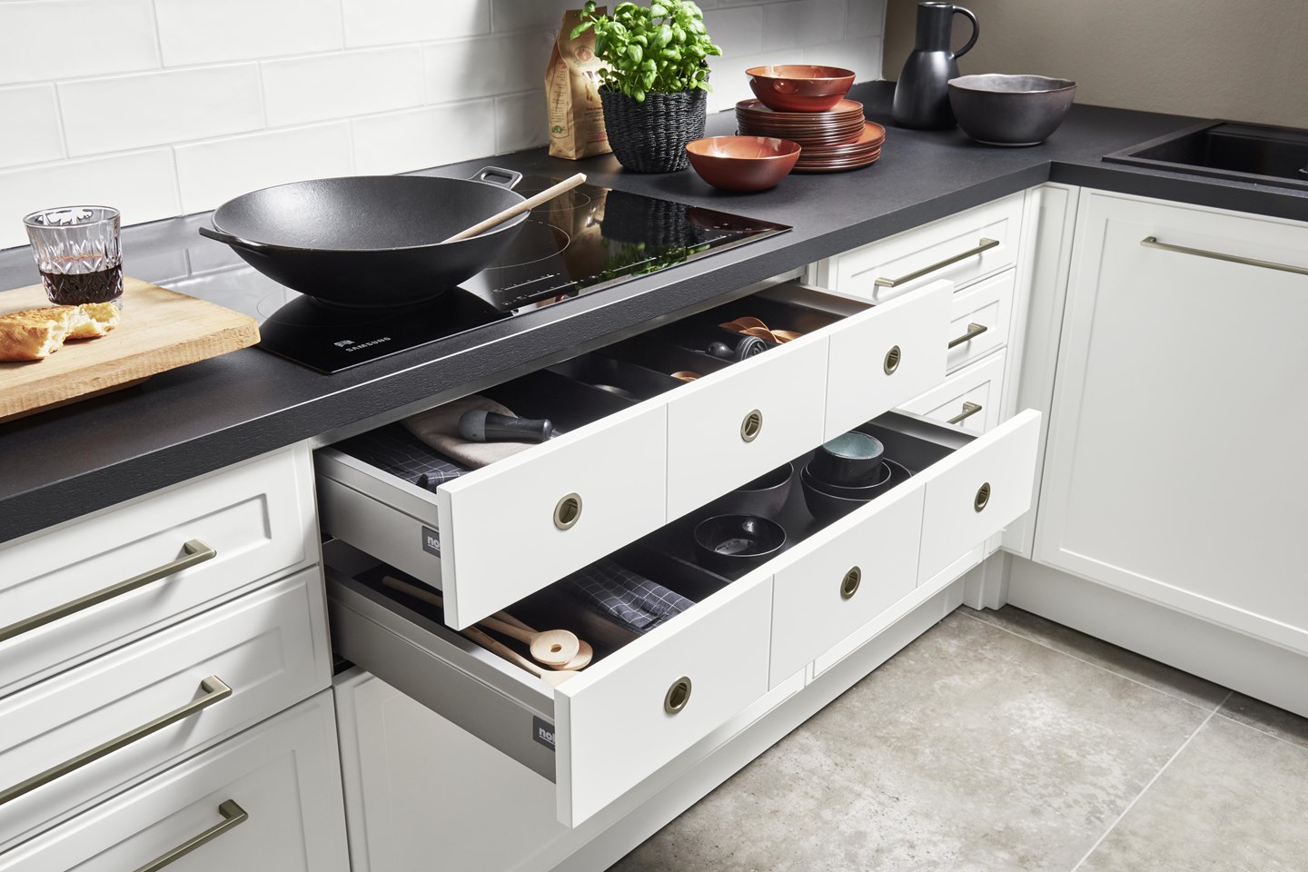 Handles, drawers & co.