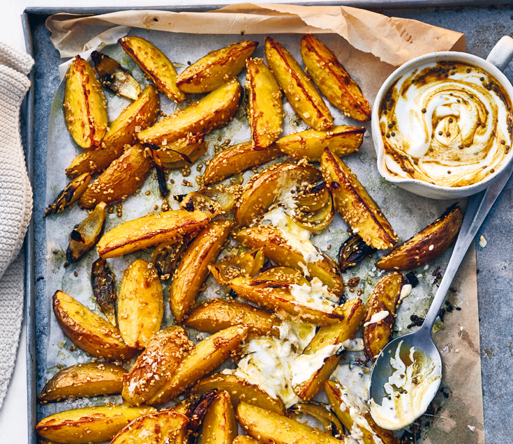 Potato wedges with spiced yoghurt | nolte-kuechen.com